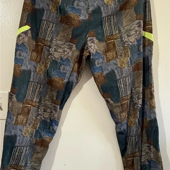 HAN KJØBEHAVN Men's Patchwork Print Joggers with Neon Chevron Details